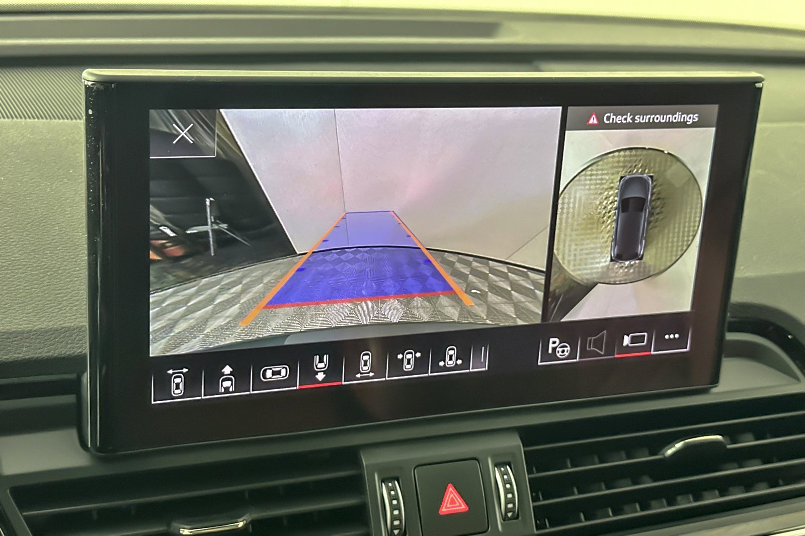 Used 2023 Audi SQ5 Prestige w/ Prestige Package image 19