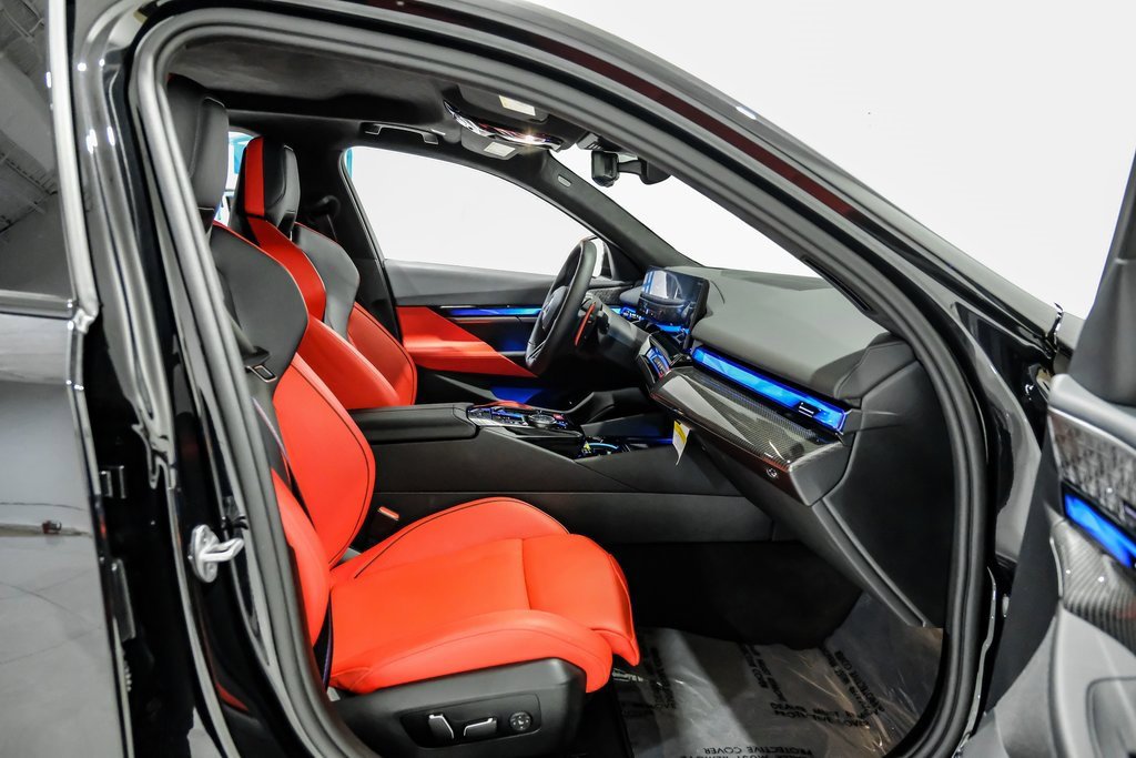 Used 2025 BMW M5 w/ Carbon Package image 34