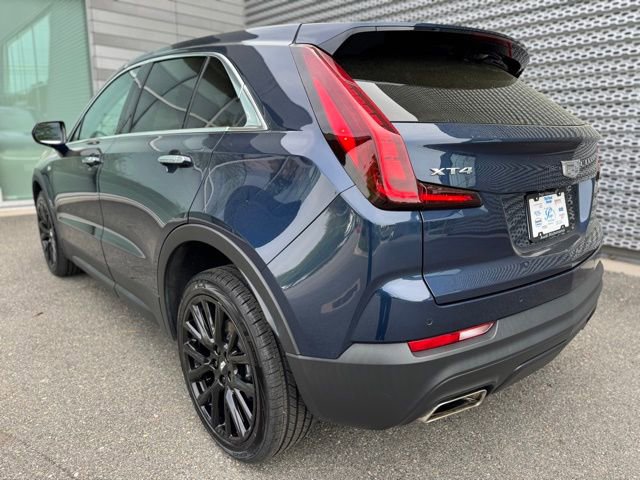 Used 2022 Cadillac XT4 Luxury w/ Cold Weather Package FWD image 3
