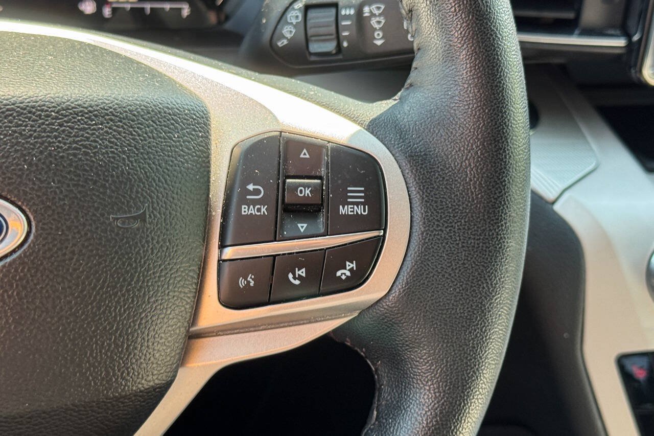 Used 2023 Ford Explorer XLT w/ Equipment Group 202A AWD/4WD image 29