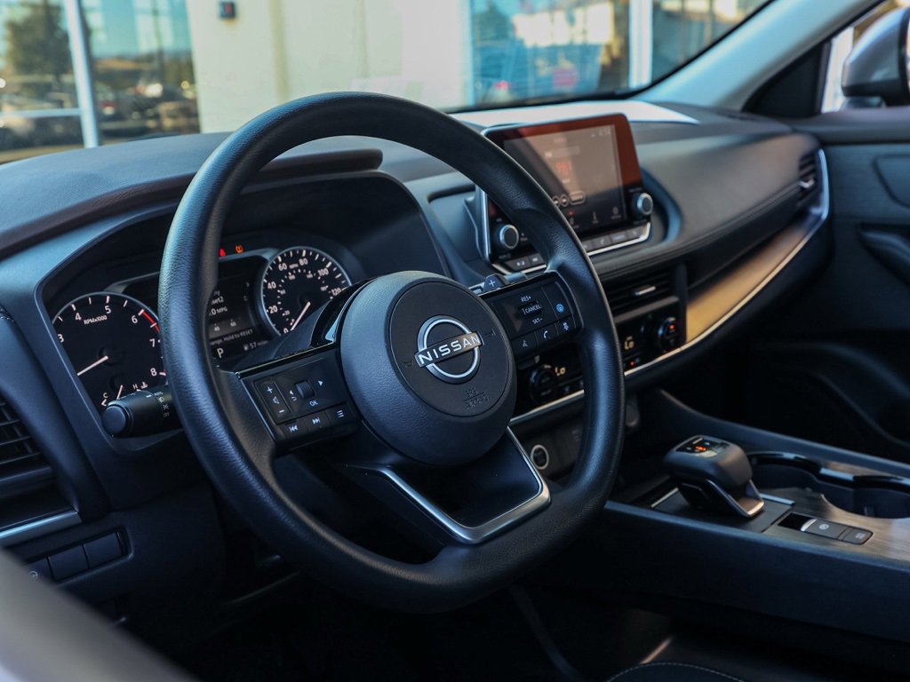 Used 2023 Nissan Rogue SV image 14