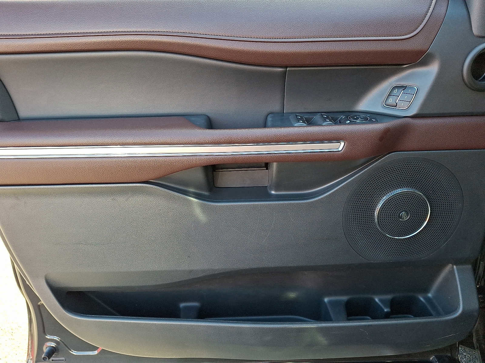 Used 2023 Ford Expedition Max Limited image 14