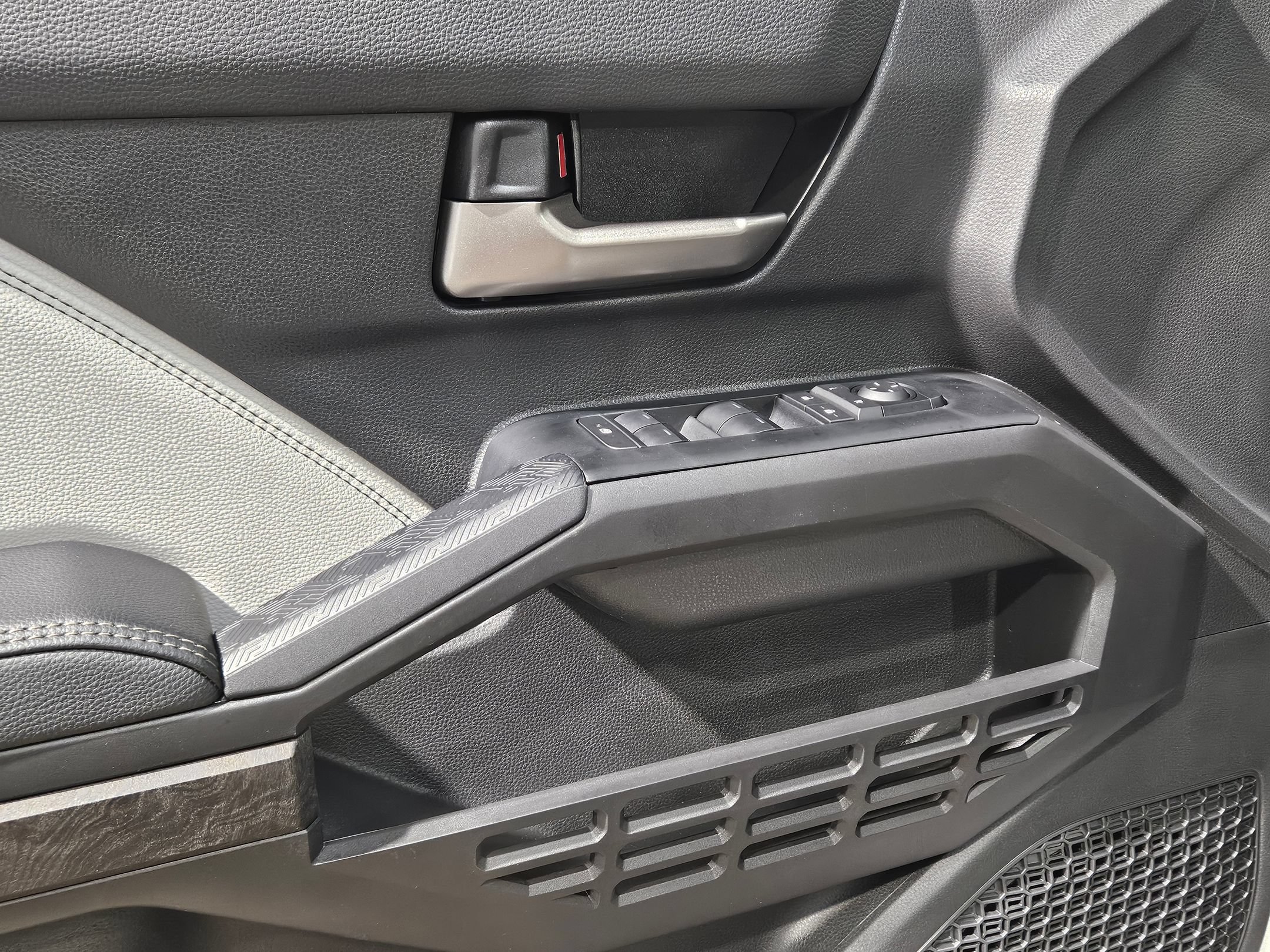 Certified 2025 Toyota Tacoma Limited AWD/4WD image 19