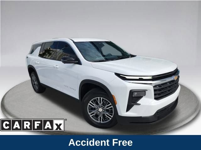 Used 2024 Chevrolet Traverse LS image 2