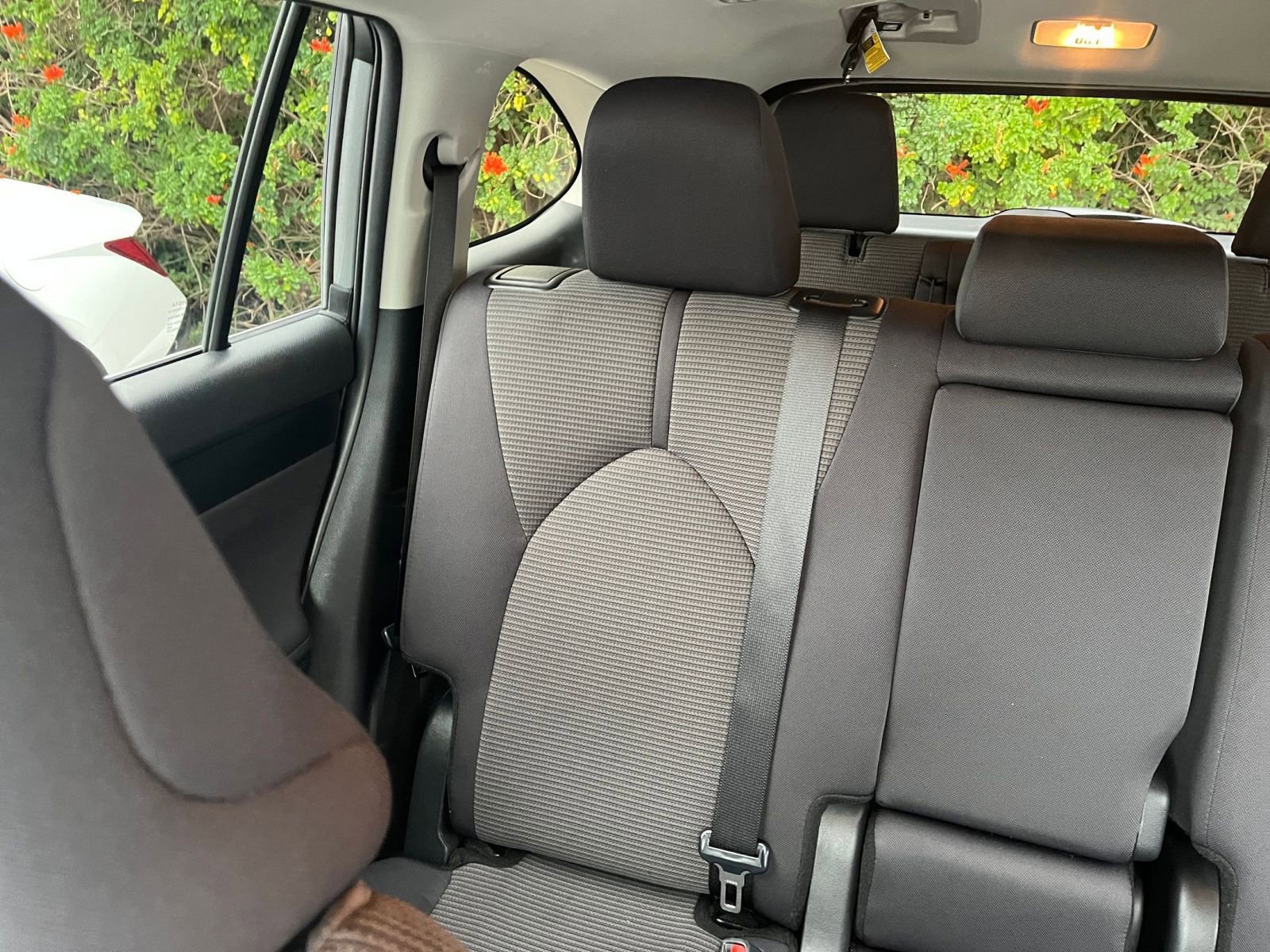Used 2025 Toyota Highlander LE FWD image 41
