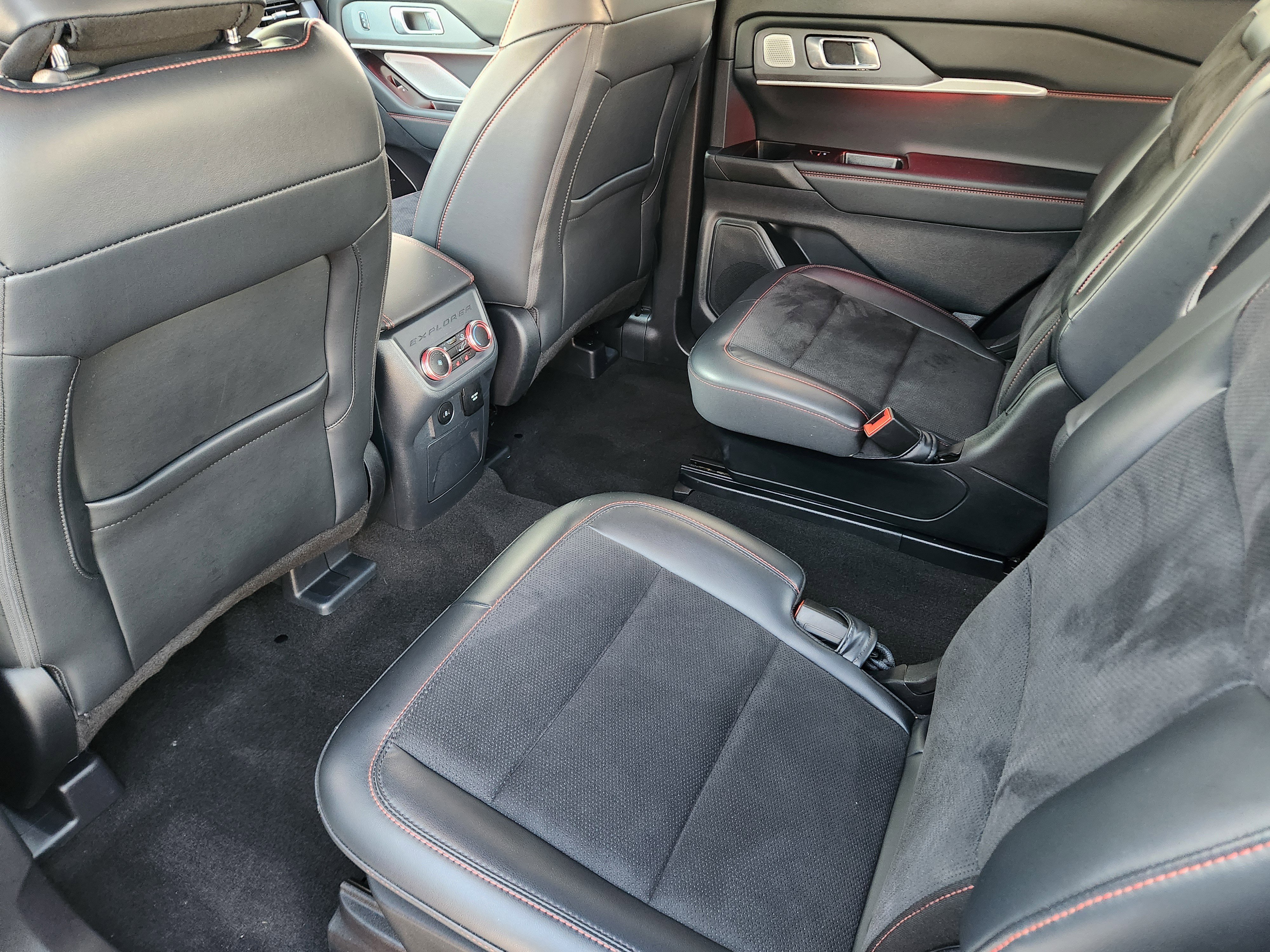 Used 2025 Ford Explorer ST w/ Sun And Sound Package image 31