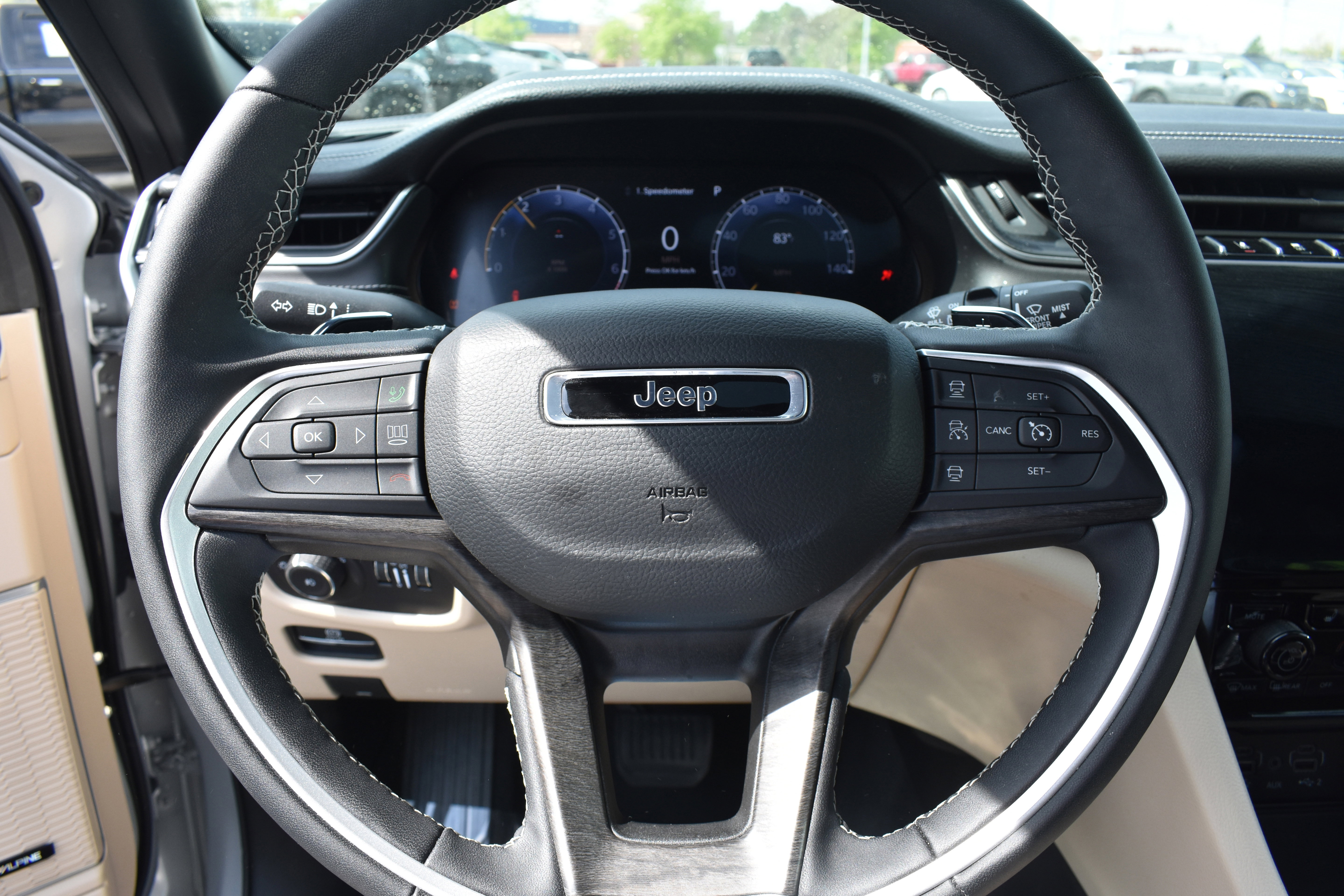 Used 2025 Jeep Grand Cherokee Limited w/ Luxury Tech Group II image 13