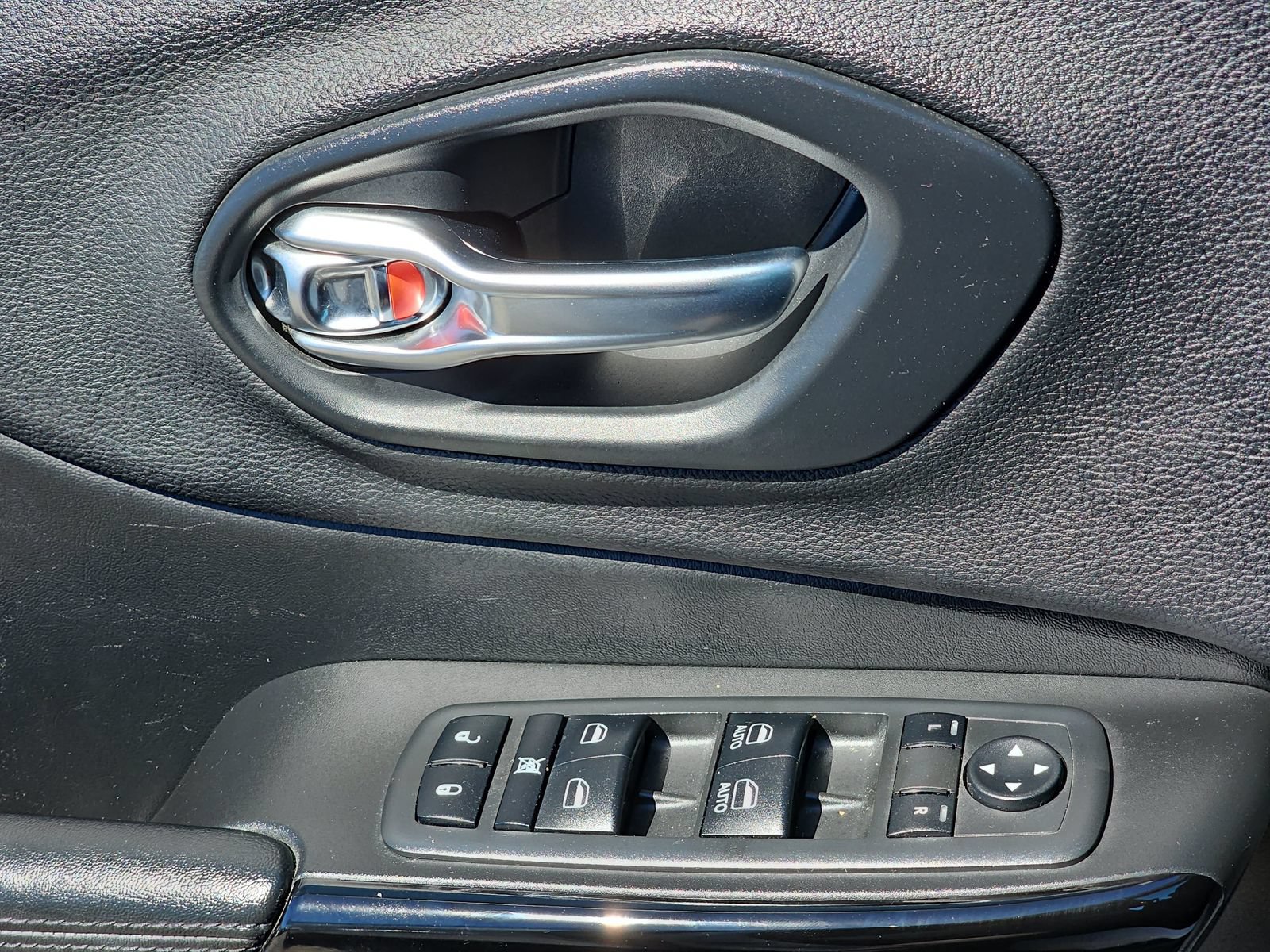 Used 2019 Jeep Cherokee Latitude Plus FWD image 31
