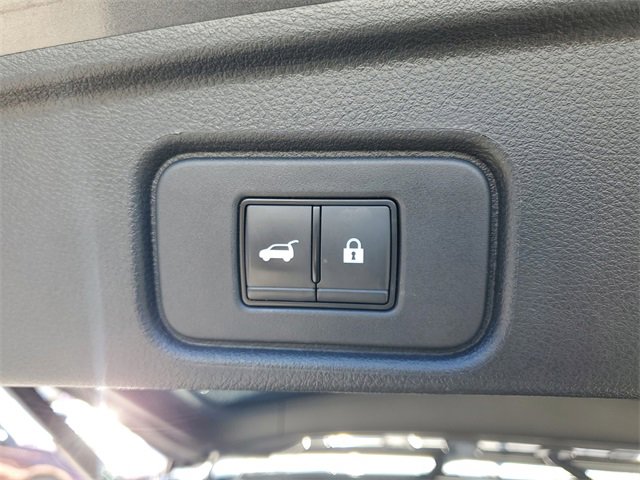 Used 2023 Nissan Pathfinder Platinum image 9