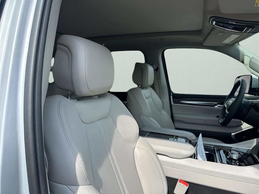 Used 2022 Jeep Wagoneer Series III w/ Premium Group I image 15