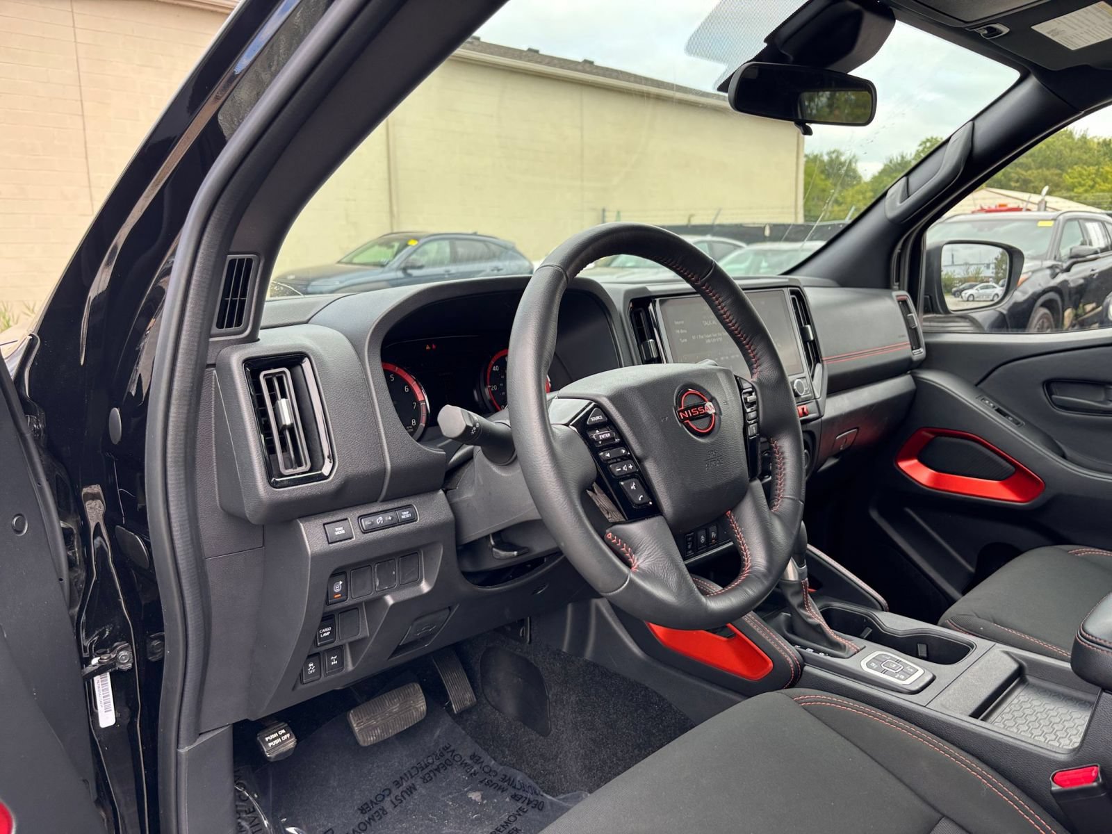 Used 2026 Nissan Frontier PRO-4X AWD/4WD image 33