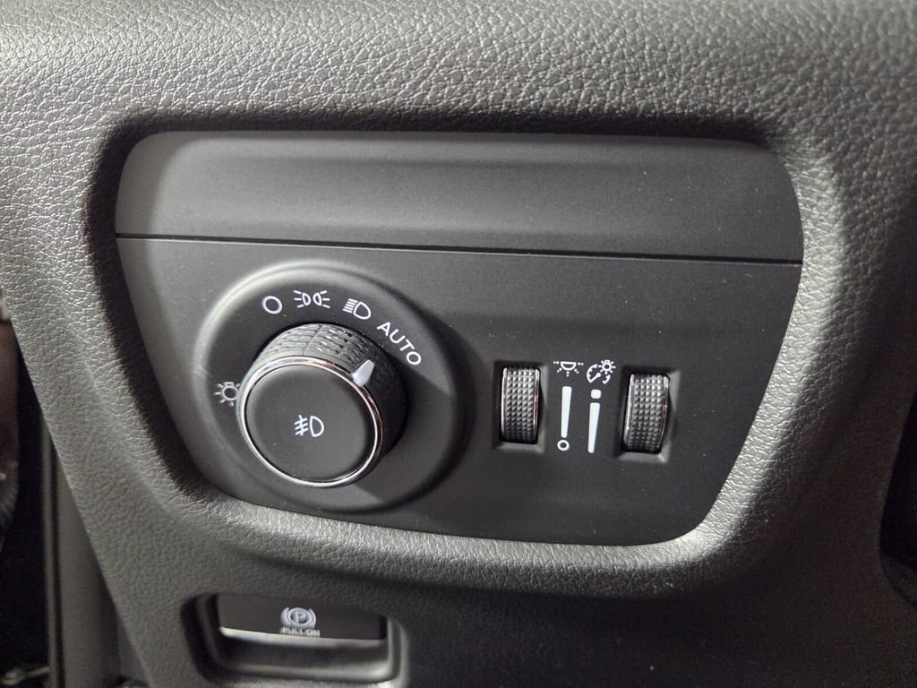 Used 2023 Jeep Grand Cherokee L Limited w/ Trailer Tow Group (B) AWD/4WD image 19