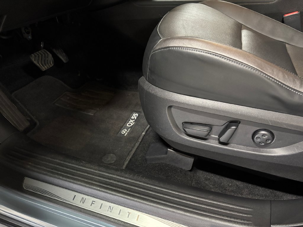Used 2023 INFINITI QX55 Luxe w/ Cargo Package AWD/4WD image 32