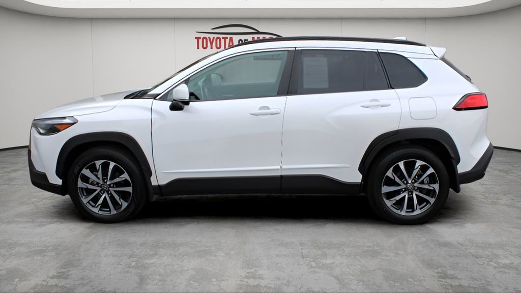 Used 2023 Toyota Corolla Cross XLE w/ Convenience Package image 28