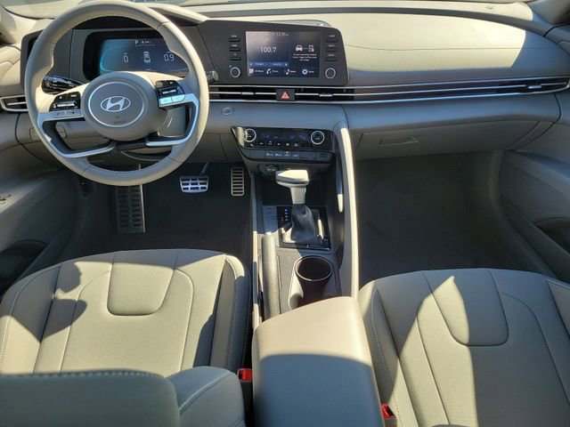 Used 2025 Hyundai Elantra Sport image 15