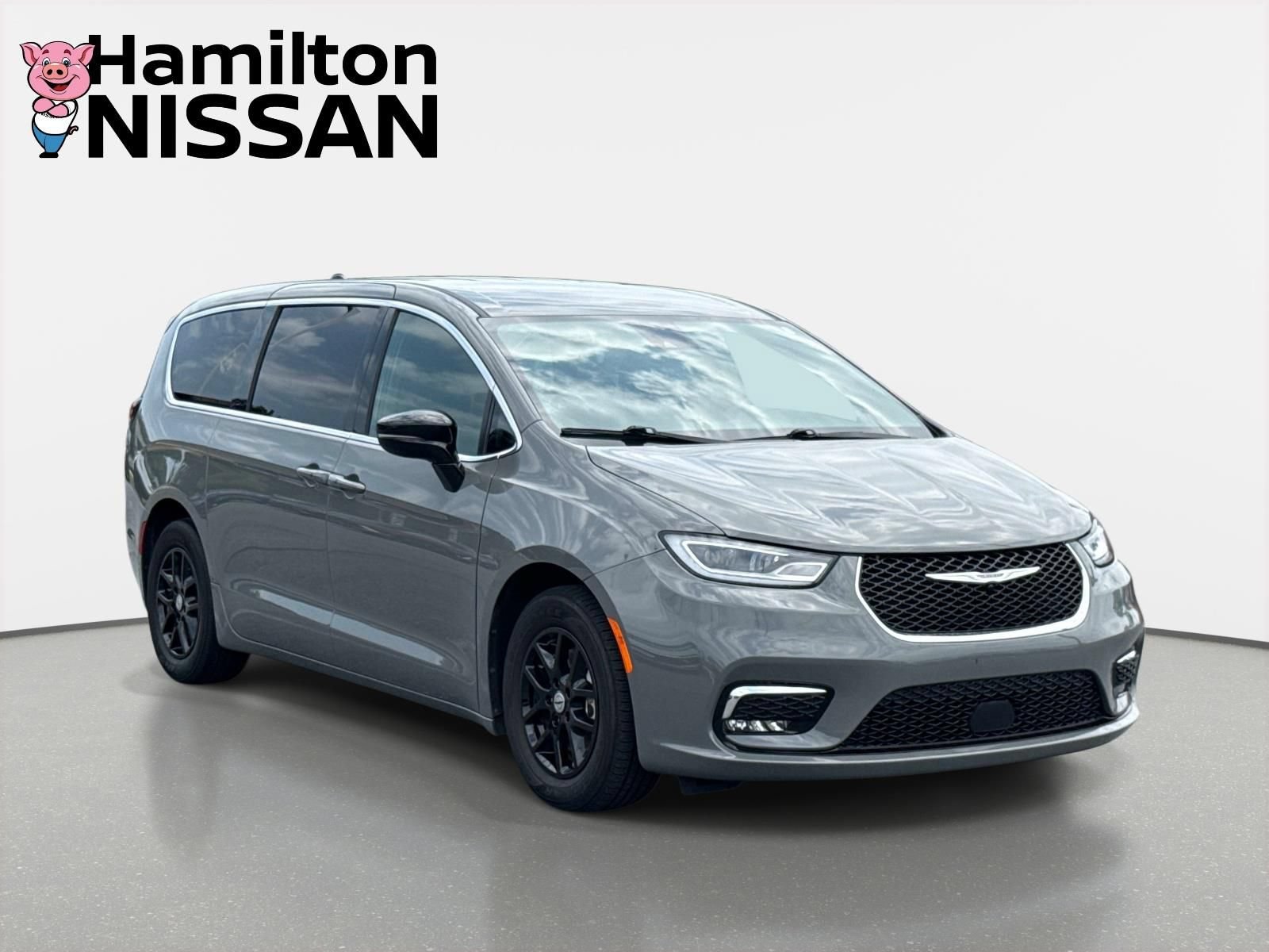 Used 2025 Chrysler Pacifica Select