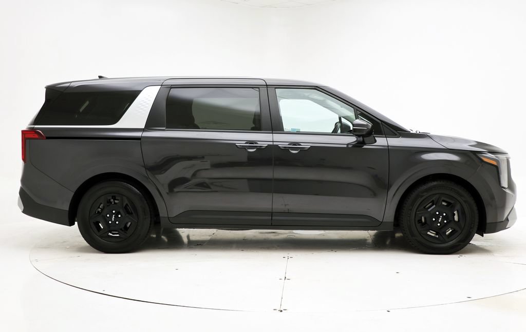 Used 2025 Kia Carnival FWD image 3
