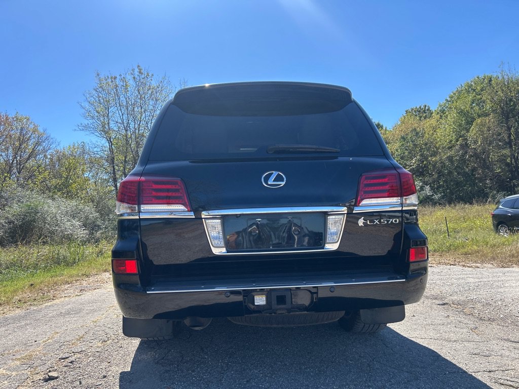 Used 2014 Lexus LX 570 4WD image 38
