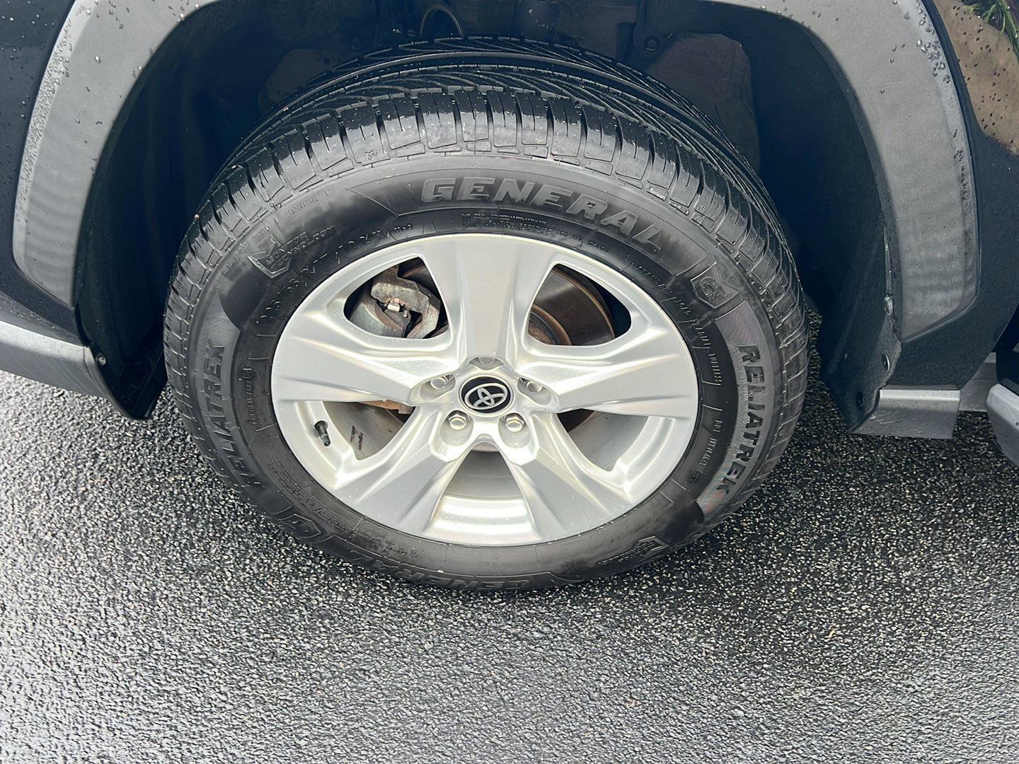 Used 2021 Toyota RAV4 XLE image 36