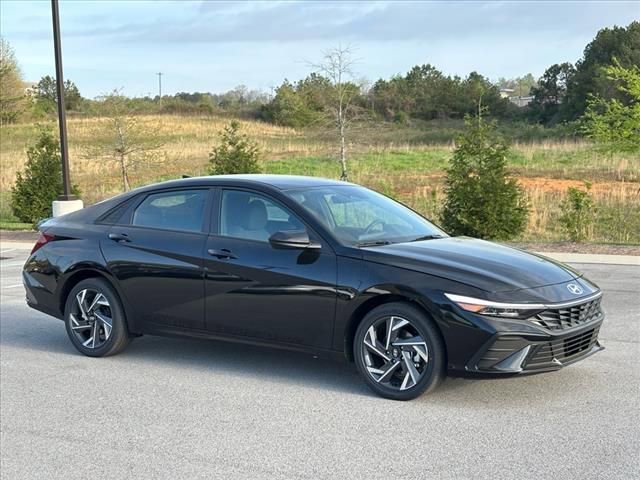 New 2025 Hyundai Elantra SEL image 2