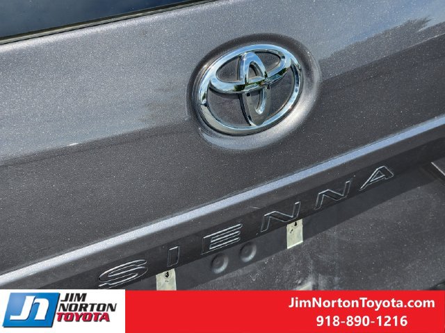 Used 2020 Toyota Sienna SE w/ SE Preferred Package FWD image 12