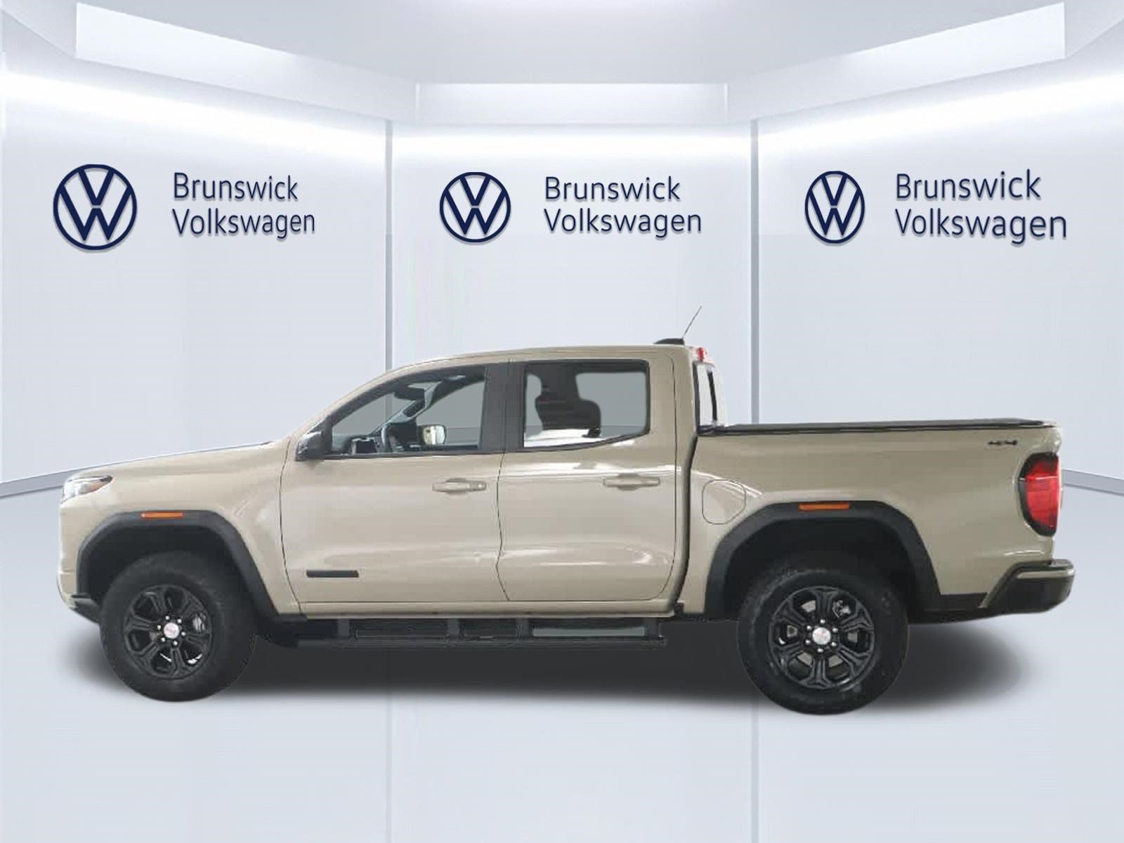 Used 2024 GMC Canyon Elevation w/ Elevation Premium Package AWD/4WD image 36