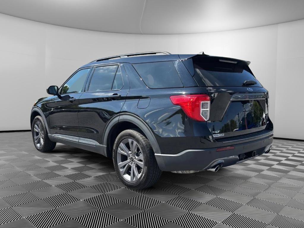 Used 2023 Ford Explorer XLT w/ Equipment Group 202A AWD/4WD image 3