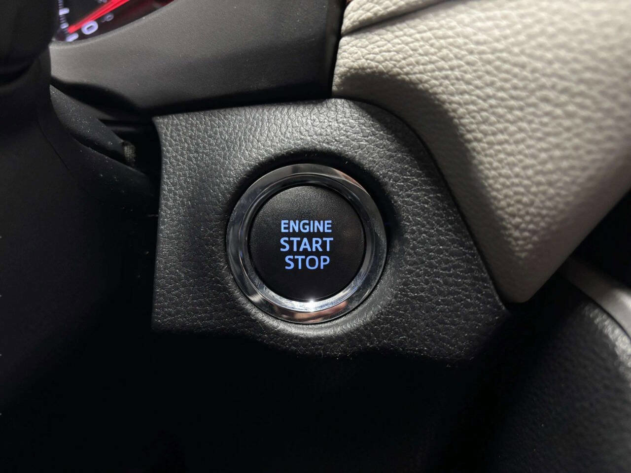 Used 2021 Toyota RAV4 XLE image 39
