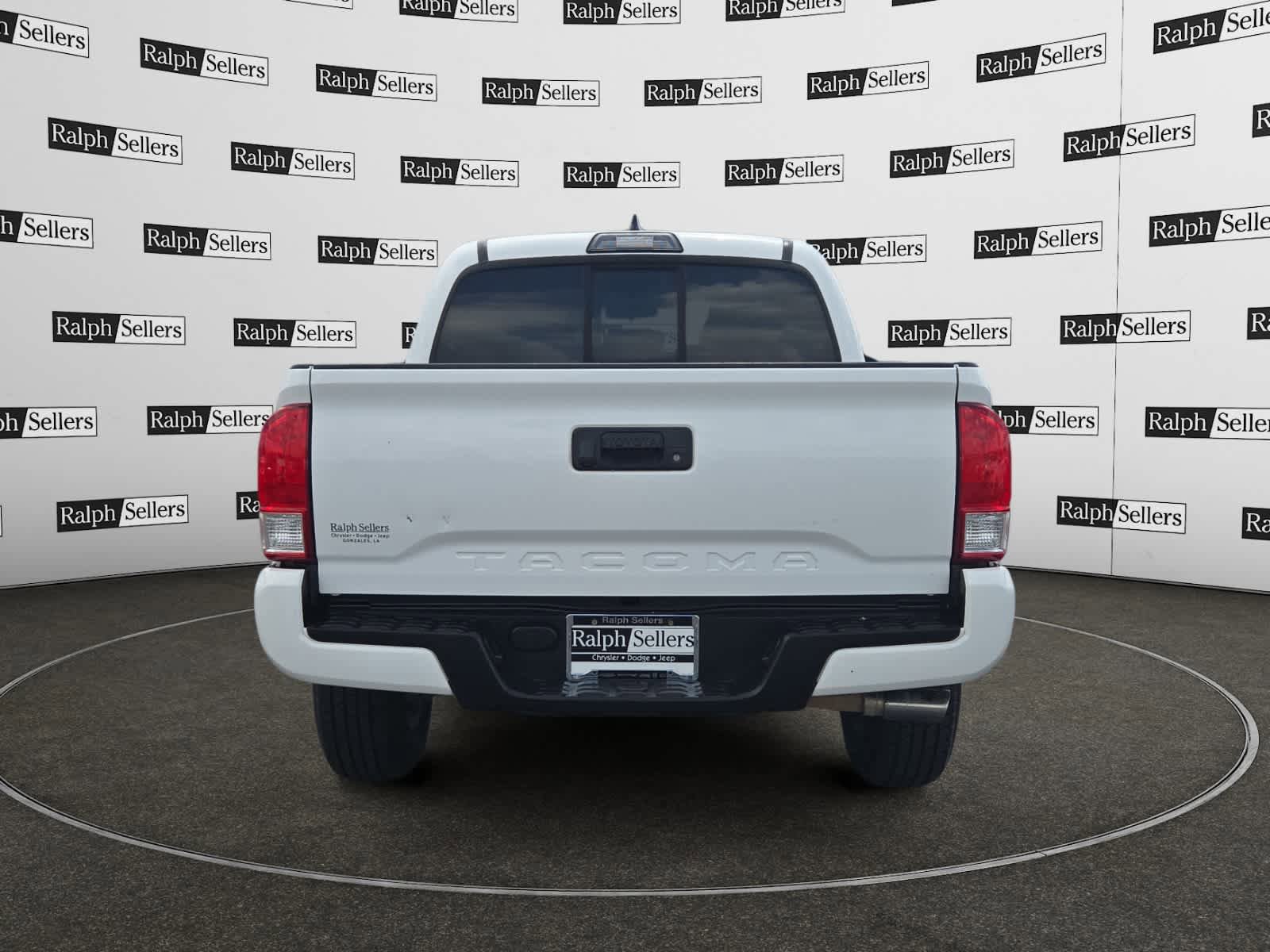 Used 2017 Toyota Tacoma SR w/ SR Convenience Package RWD image 5