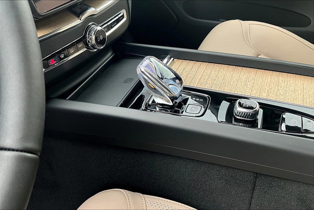 New 2026 Volvo XC60 B5 Plus w/ Protection Package Premier AWD/4WD image 25