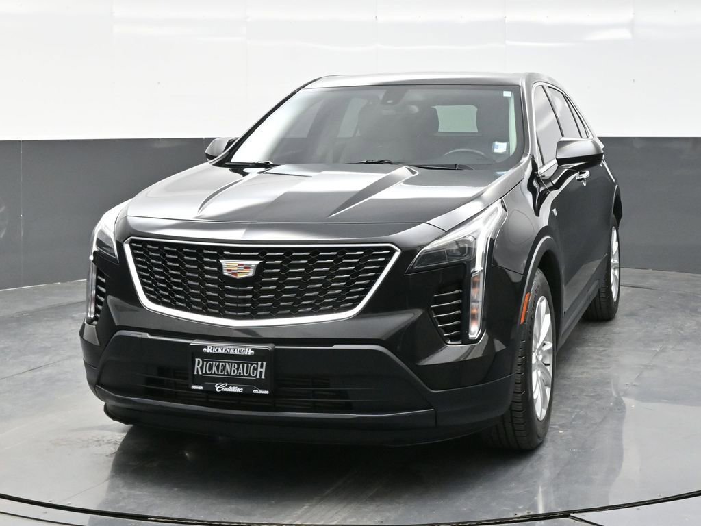 Used 2019 Cadillac XT4 Luxury w/ Cold Weather Package FWD image 2
