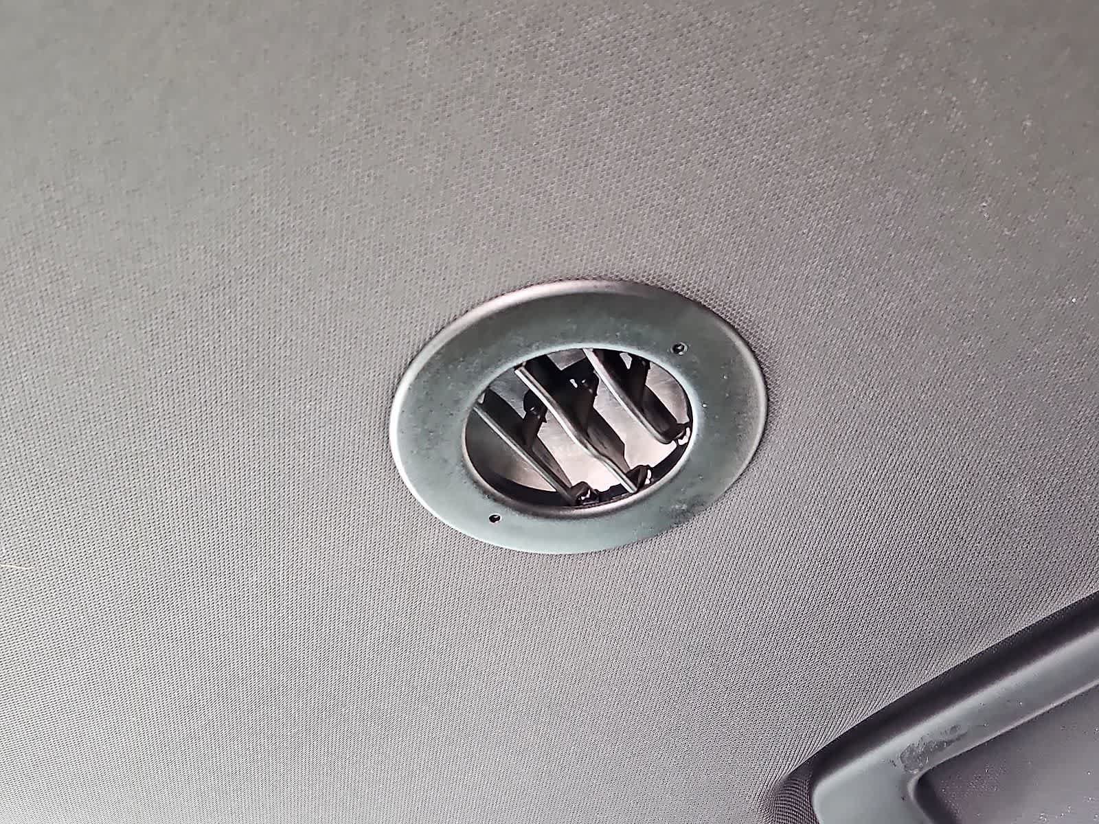 Used 2023 Chevrolet Traverse LT FWD image 26
