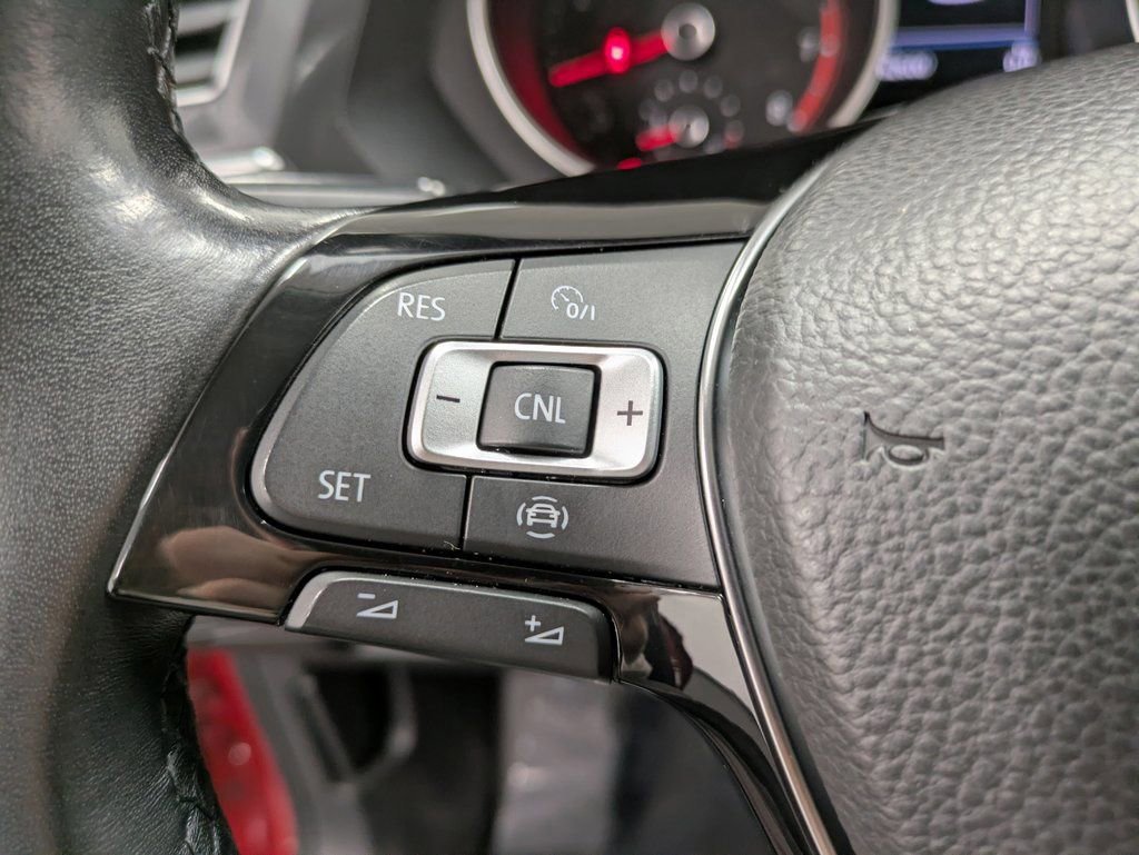 Used 2019 Volkswagen Tiguan SE image 18