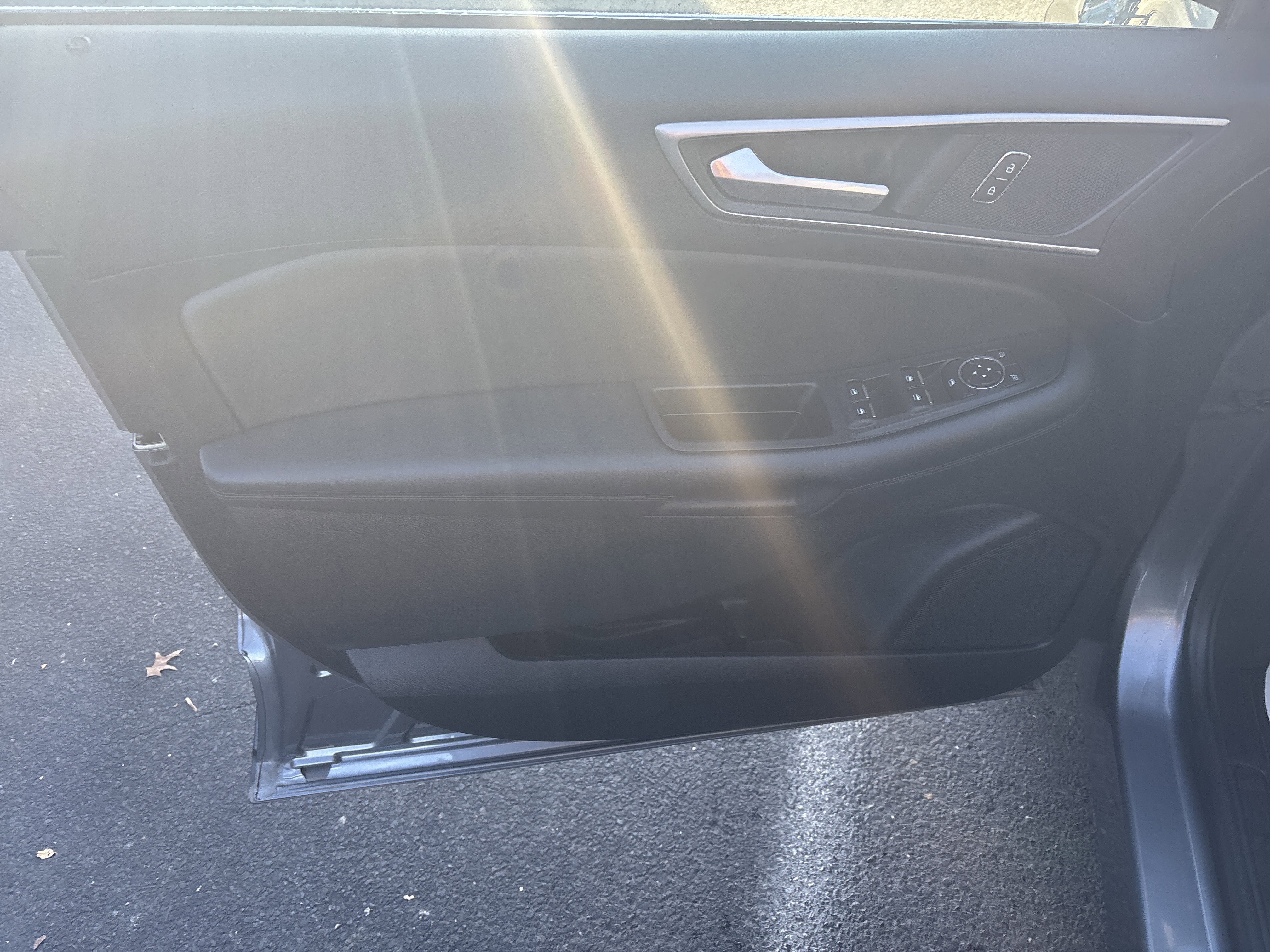 Used 2024 Ford Edge SEL image 16