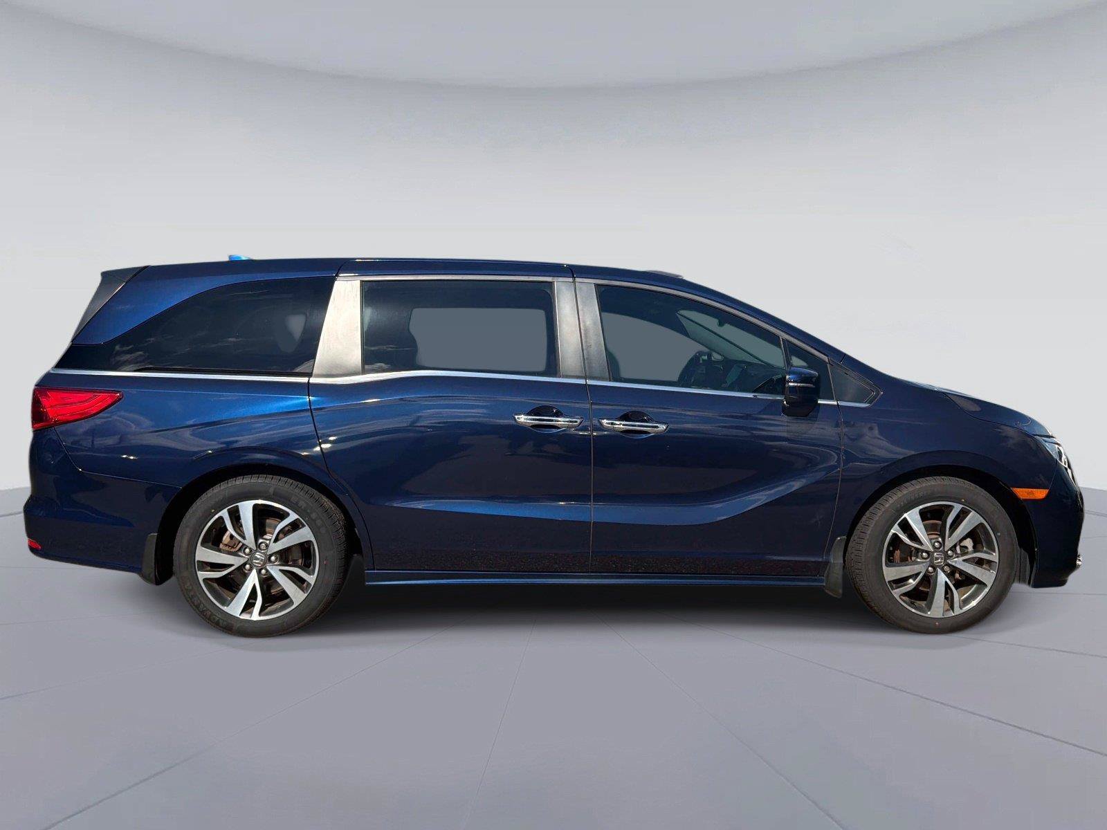 Used 2023 Honda Odyssey Touring image 2