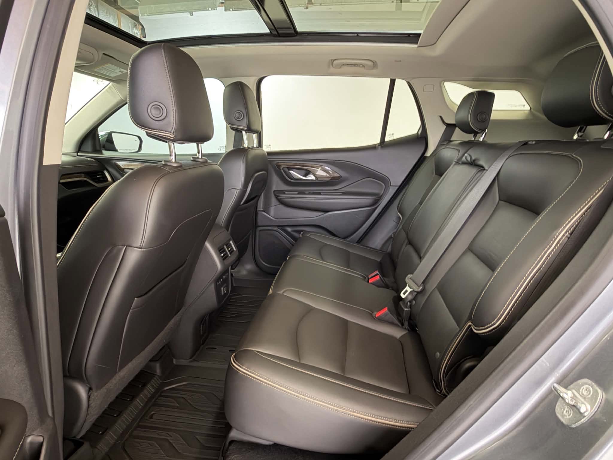 Used 2020 GMC Terrain Denali w/ Denali Premium Package FWD image 28