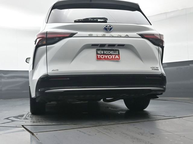 Used 2023 Toyota Sienna Limited image 38