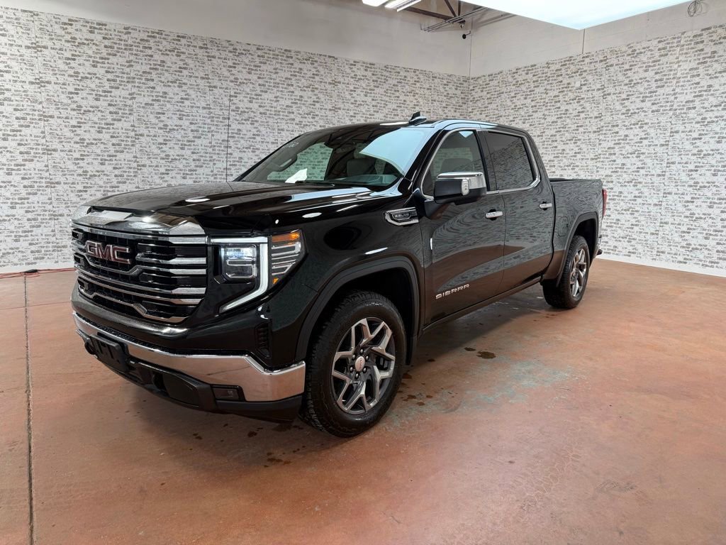 Used 2022 GMC Sierra 1500 SLT w/ SLT Convenience Package image 3