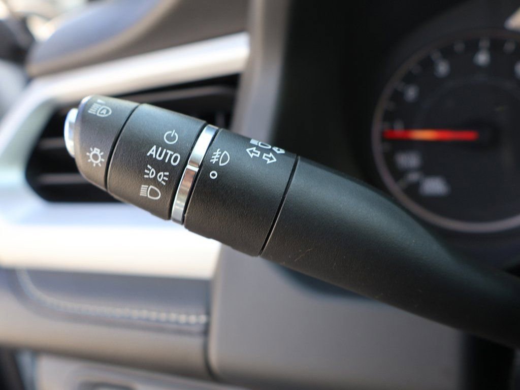 Used 2023 GMC Acadia SLT FWD image 48