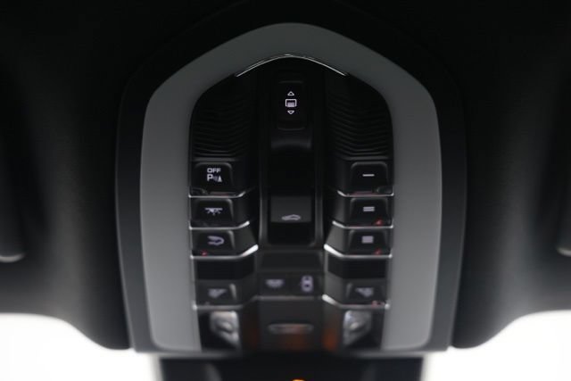Used 2025 Porsche Macan AWD/4WD image 39