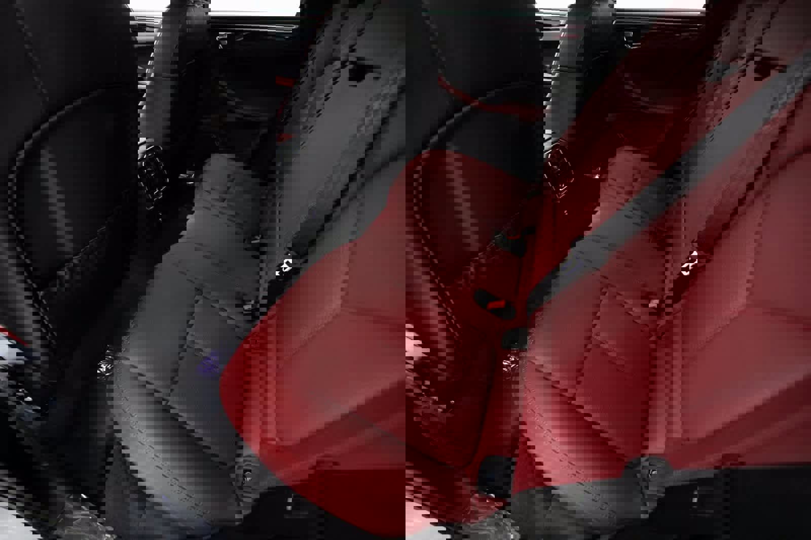 Certified 2025 Porsche Macan image 28