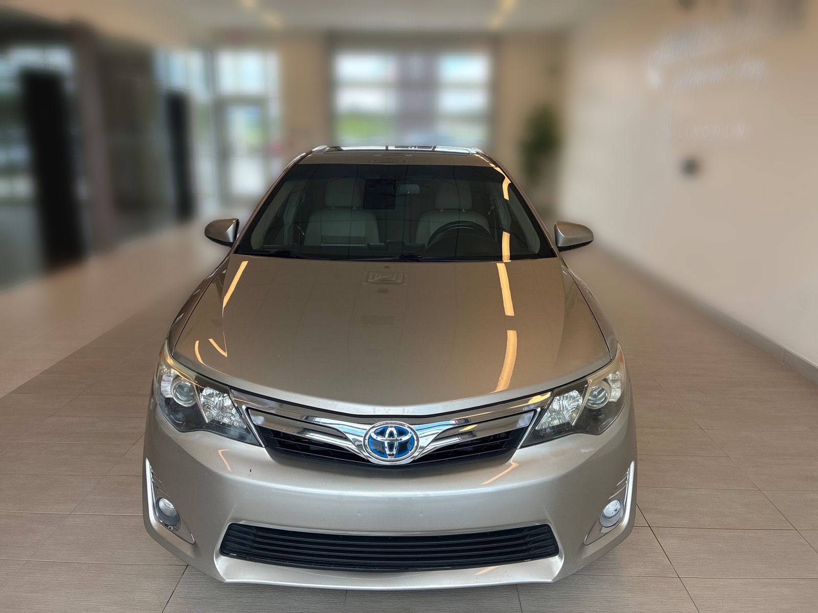 Used 2014 Toyota Camry XLE w/ Leather Package FWD image 5