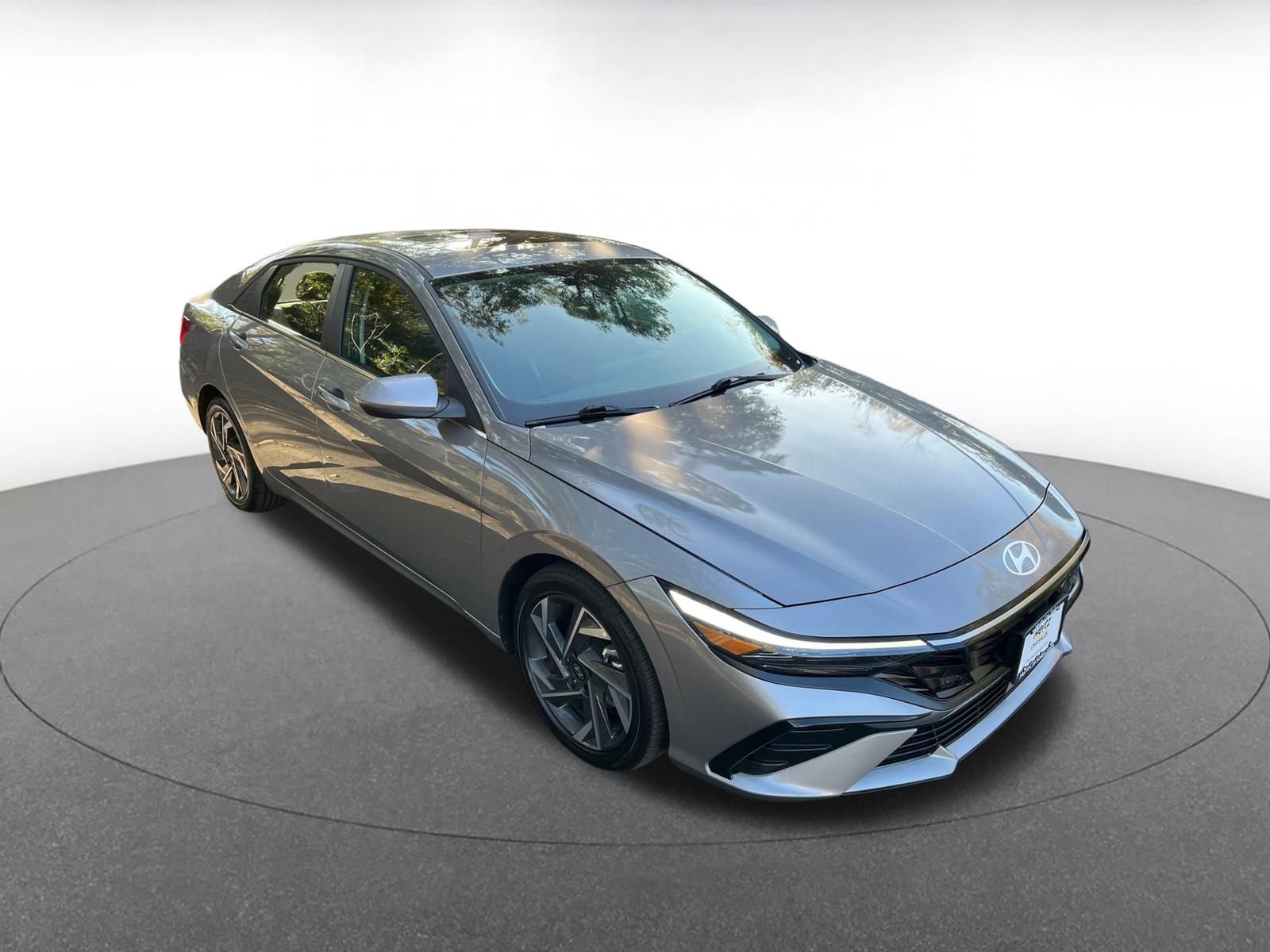 Used 2025 Hyundai Elantra SEL image 1