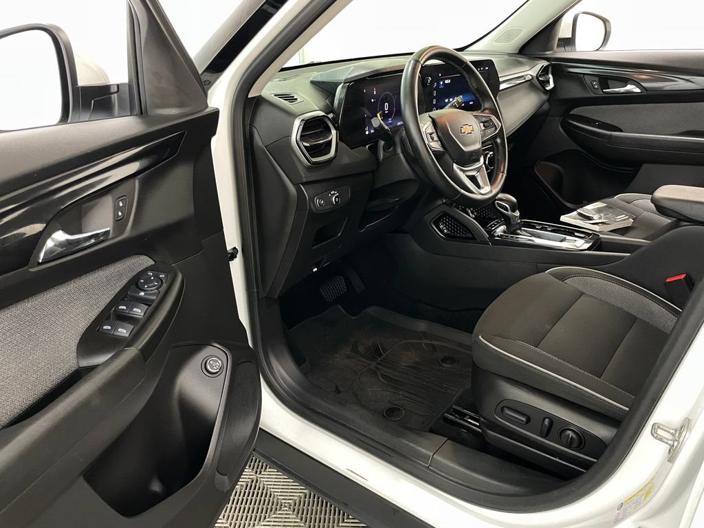 Certified 2025 Chevrolet TrailBlazer LT w/ Convenience Package FWD image 21