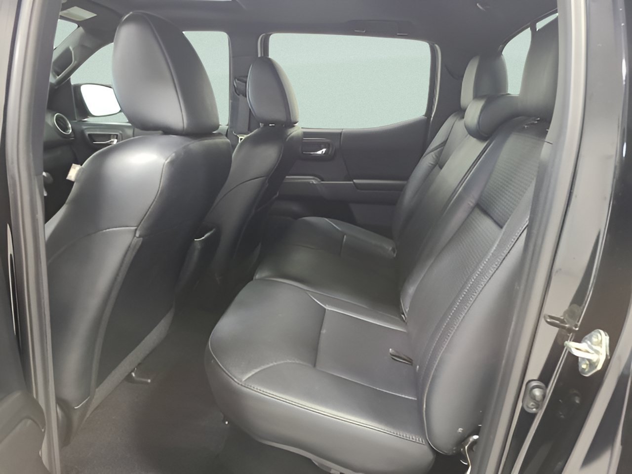 Used 2019 Toyota Tacoma TRD Off-Road AWD/4WD image 18
