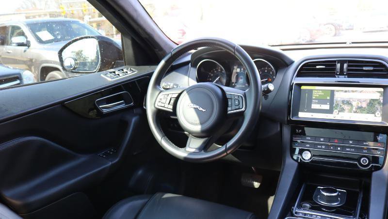 Used 2020 Jaguar F-PACE Premium AWD/4WD image 19