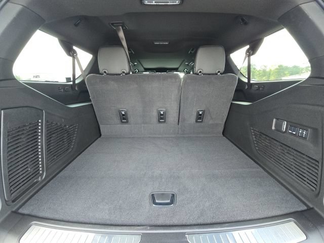 Used 2026 GMC Yukon XL Denali w/ Sun & Power Step Package AWD/4WD image 14