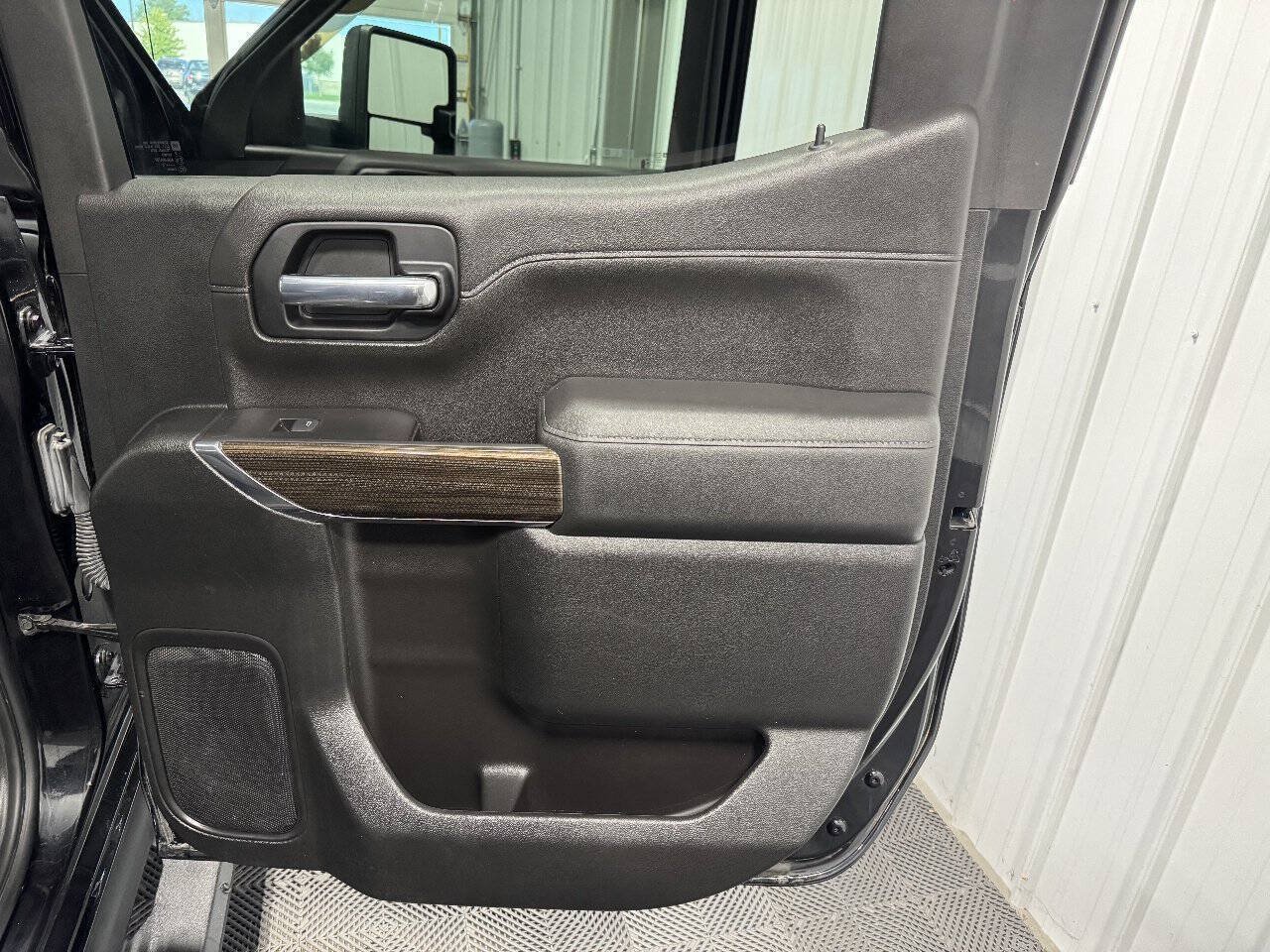 Used 2020 Chevrolet Silverado 1500 LT Trail Boss AWD/4WD image 23