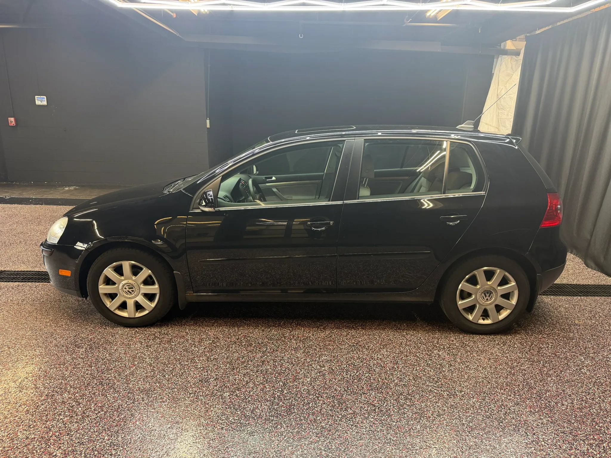 Used 2009 Volkswagen Rabbit S FWD image 4