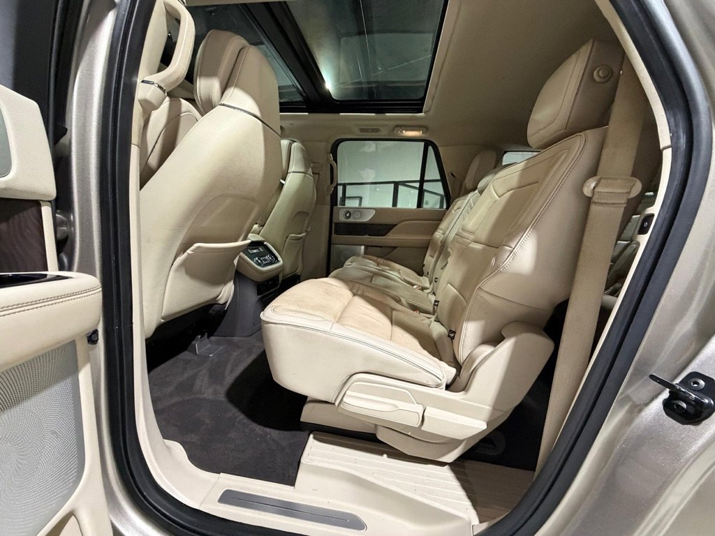 Used 2019 Lincoln Navigator L Reserve w/ Cargo Package image 40